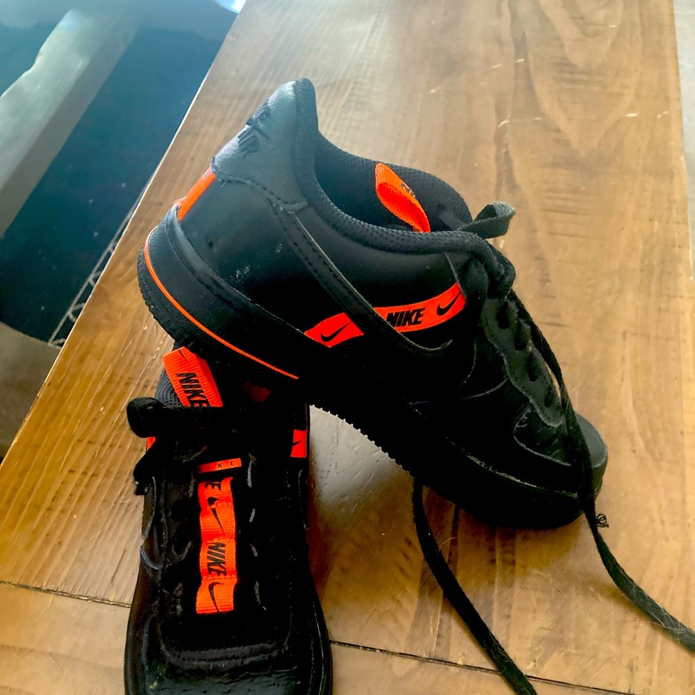 Nike boys shoes. Black size 3.5Y.